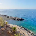 Lejlighed Beachfront Seaview Oasis - Private Terrace & Panoramic Ocean Views *