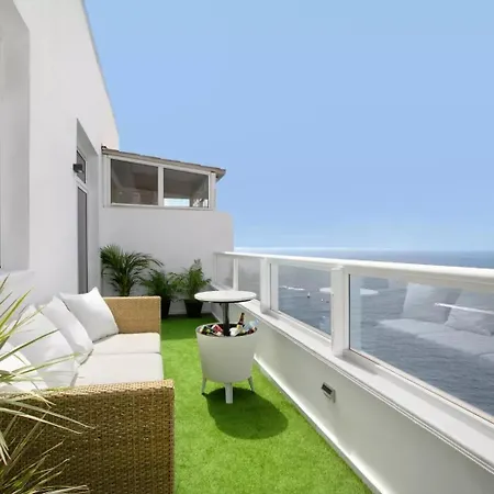 Апартаменты Beachfront Seaview Oasis - Private Terrace & Panoramic Ocean Views *