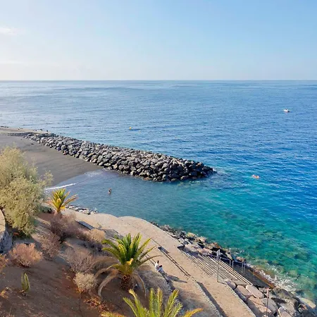 Апартаменты Beachfront Seaview Oasis - Private Terrace & Panoramic Ocean Views *