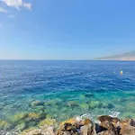 Beachfront Seaview Oasis - Private Terrace & Panoramic Ocean Views Apartmán