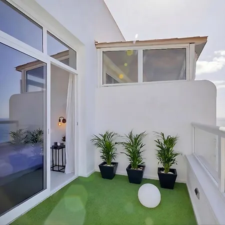 Beachfront Seaview Oasis - Private Terrace & Panoramic Ocean Views