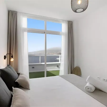 Beachfront Seaview Oasis - Private Terrace & Panoramic Ocean Views
