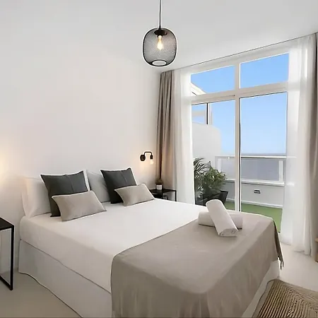 Beachfront Seaview Oasis - Private Terrace & Panoramic Ocean Views Apartamento *